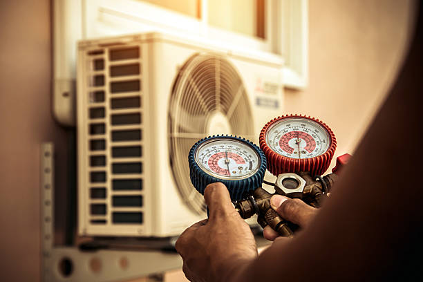 Professional Hvac technician working in Globe, AZ
